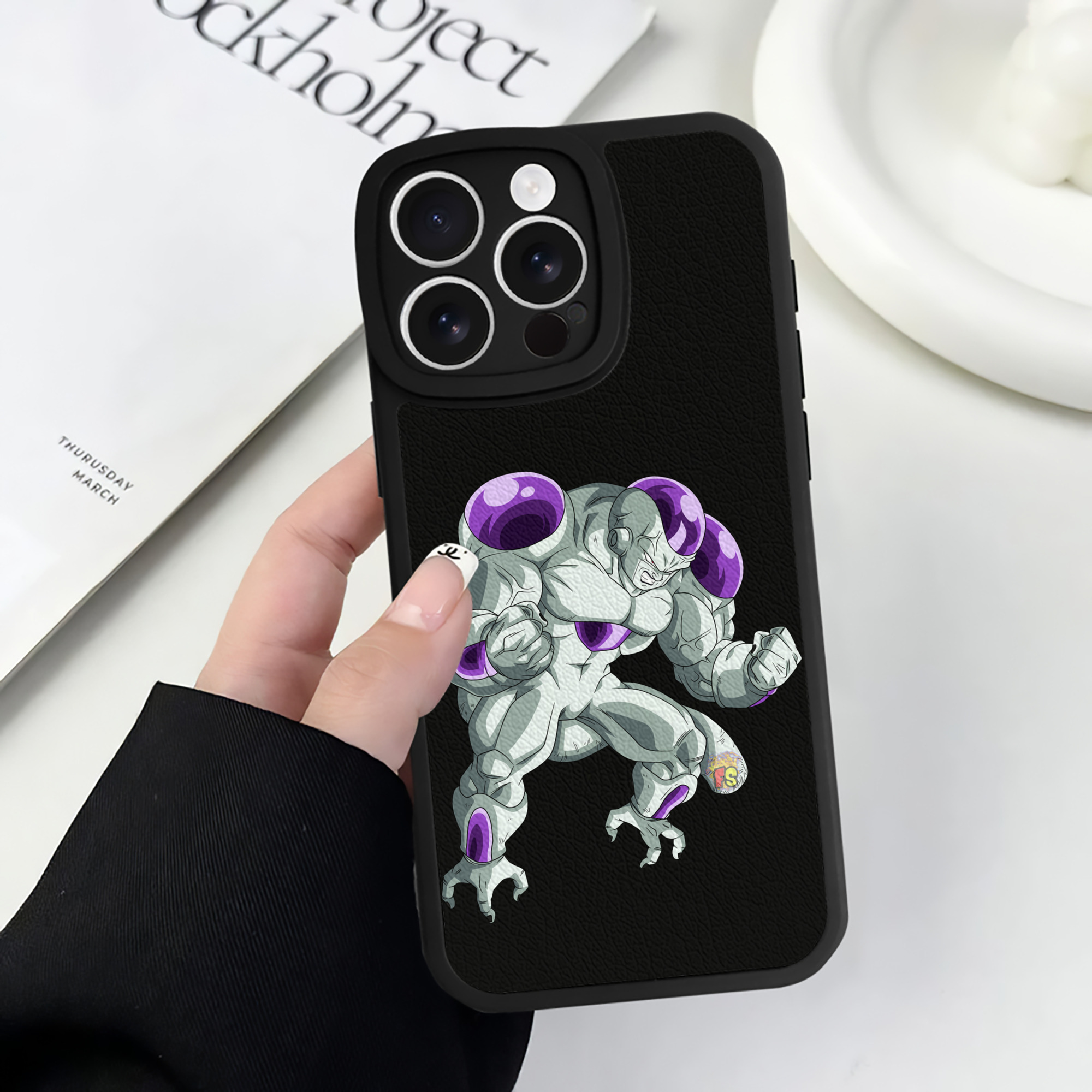 （画像用） ドラゴンボール フリーザ DRAGON BALL Frieza 【iPhone 16シリーズ対応】シリコンスマホケース（レザー調） 材質：シリコン